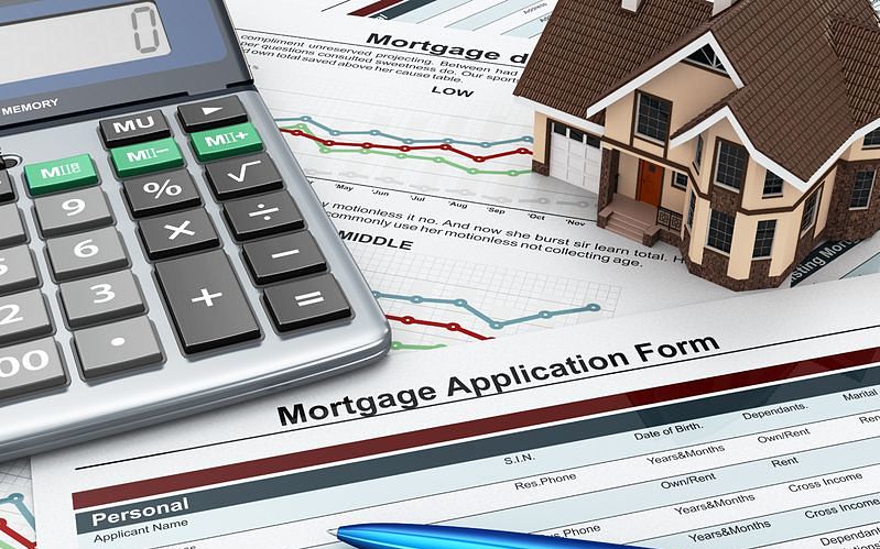 Canadians’ debt ratio dips but still near record high