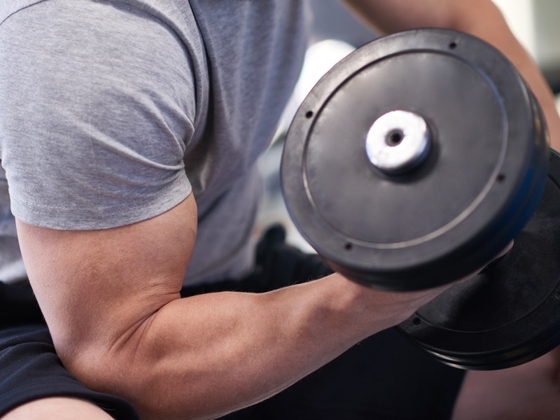 man doing bicep curls